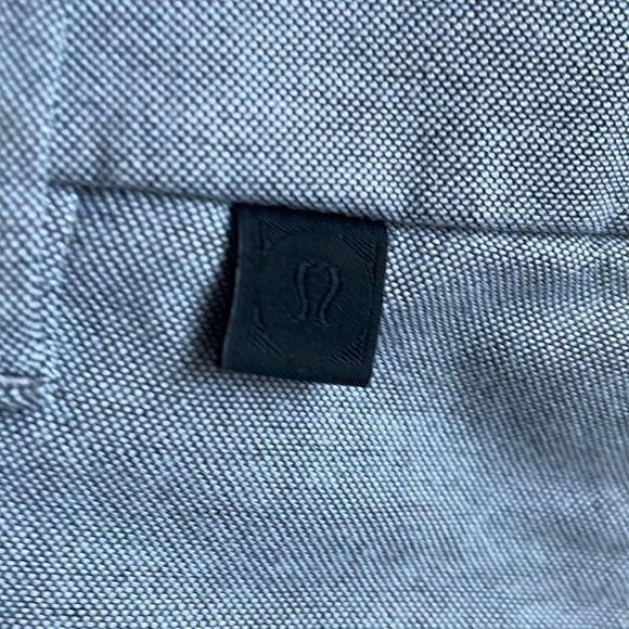 LULULEMON Men’s Shorts. - Picture 8 of 12